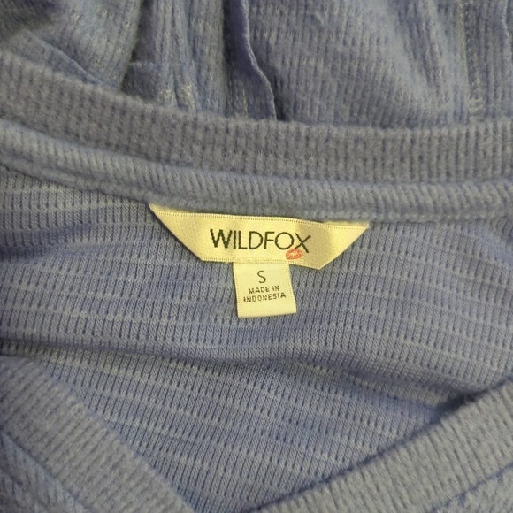 WILDFOX Haley Brushed Long Sleeve V-Neck Top Blue Size Small Exposed Seams - Picture 8 of 13